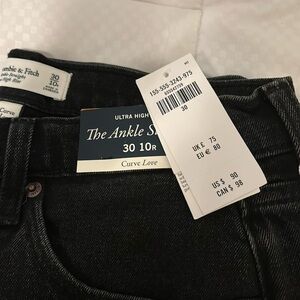 NWT Curve Love Ankle Straight Ultra High Rise